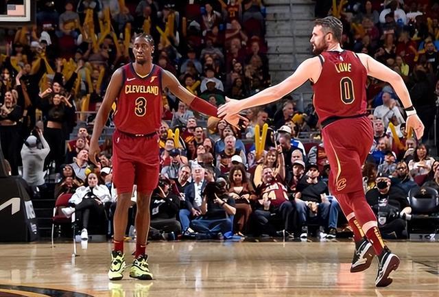 不断撕扯着 不断撕扯着